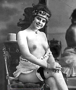 Vintage naked daring babes enjoy posing in the twenties