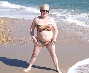Hi Guys a sunny day at last so off to the south coast for a bit of Flashing on the beach, it was a bit windy but warm an